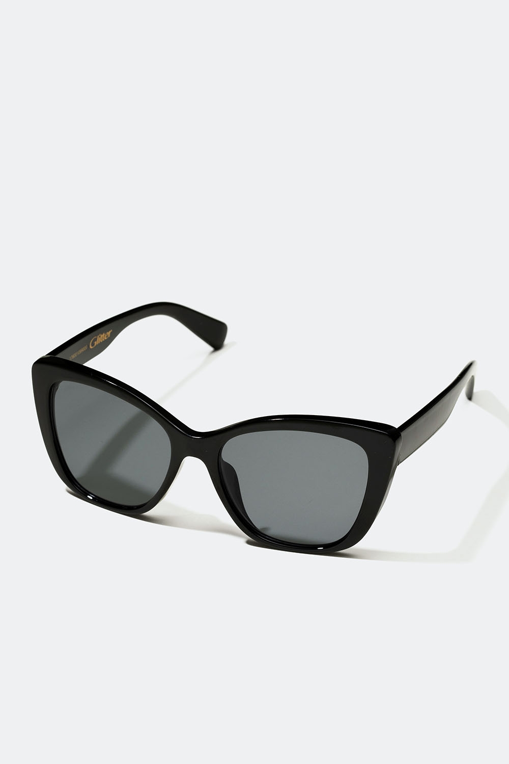 Klassiske solbriller med sort stel i gruppen Accessories hos Glitter (176001099000)