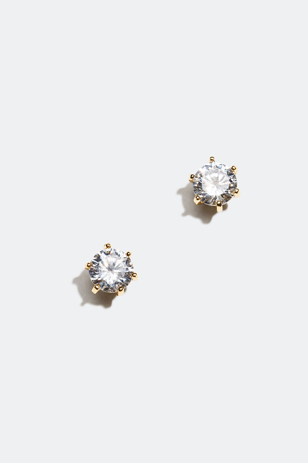 Små ørestikker med sten i kubisk zirkonia, forgyldt med 18 kt. guld, 0,5 cm i gruppen Smykker / Øreringe hos Glitter (553000852000)