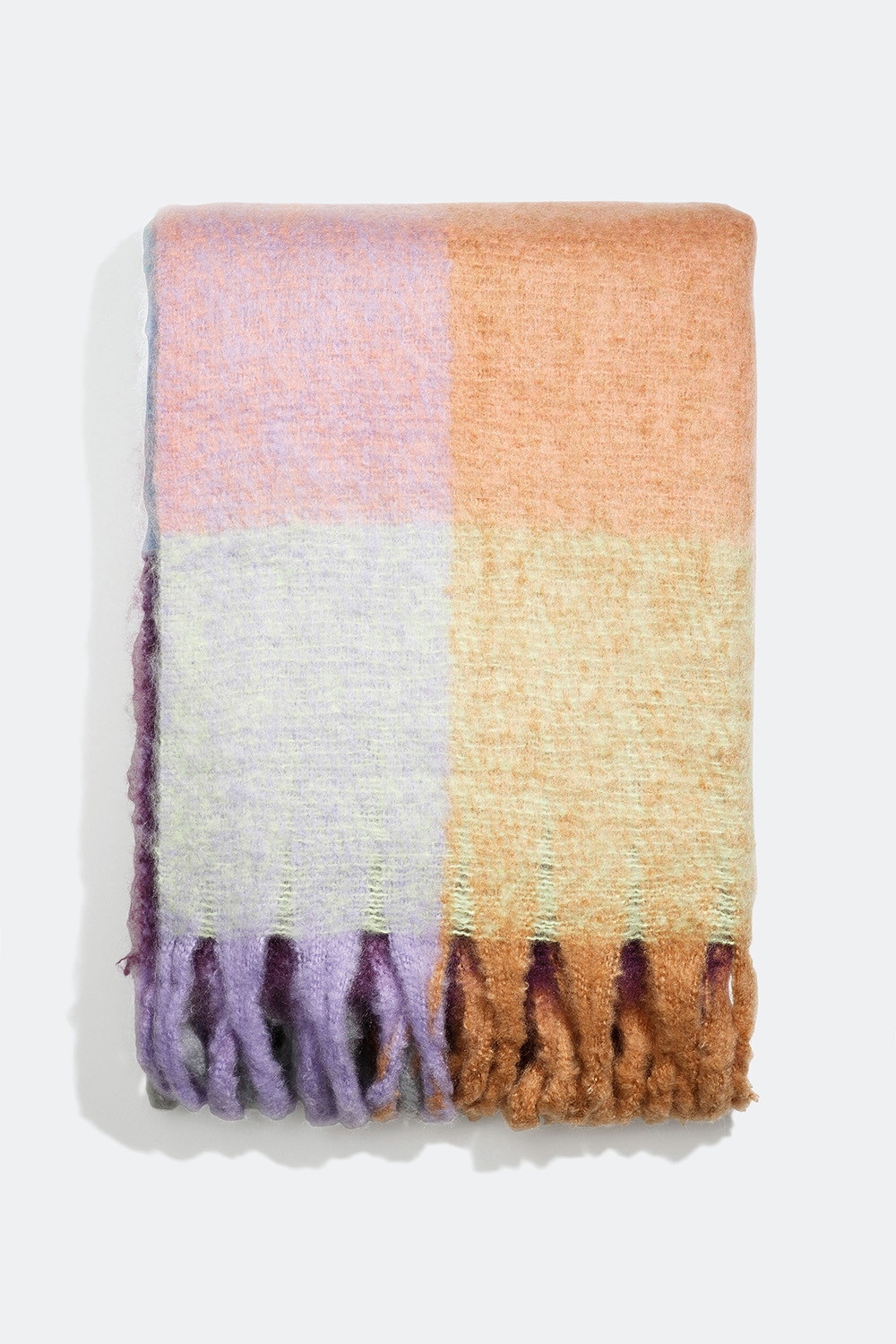 Børstet halstørklæde i forskellige farver med frynser i gruppen Tilbehør / Strik / Halstørklæde hos Glitter (171000165400)
