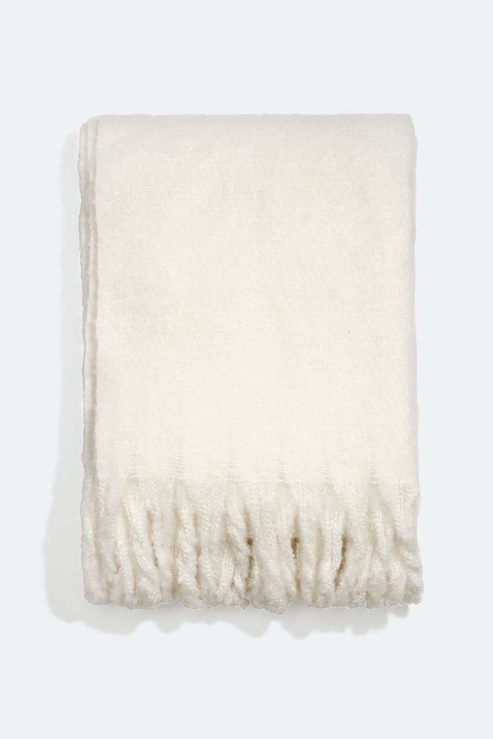 Børstet hvidt halstørklæde med frynser i gruppen Tilbehør / Strik / Halstørklæde hos Glitter (171000193100)