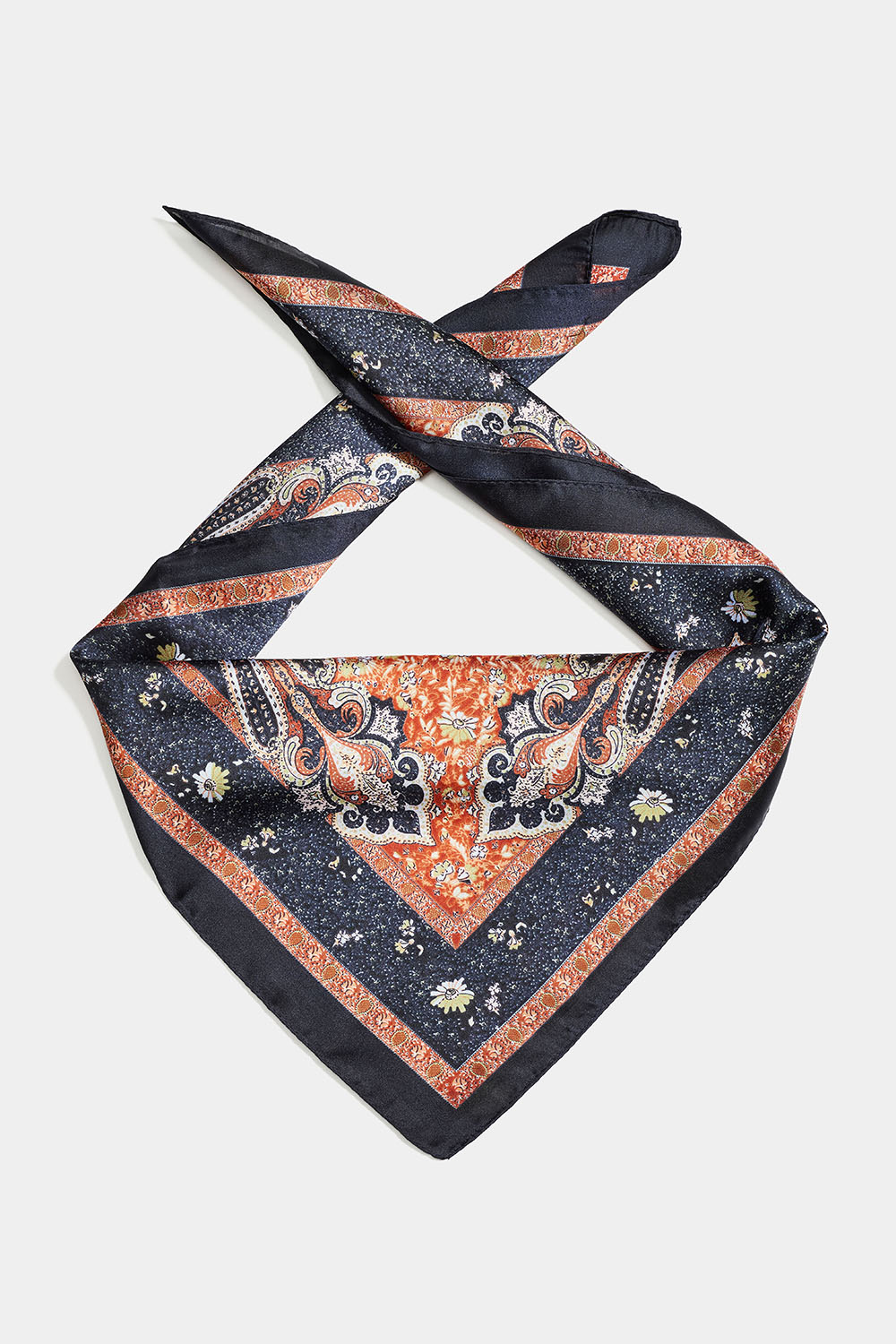 Satintørklæde med paisleymønster i orange og blåt i gruppen Accessories / Tørklæder hos Glitter (171001534800)