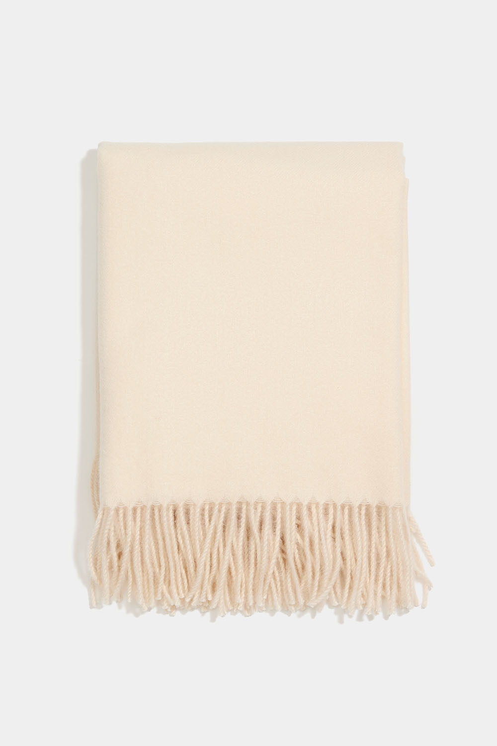 Hvidt, blødt halstørklæde med frynser i gruppen Accessories / Strik / Halstørklæde hos Glitter (171001853100)