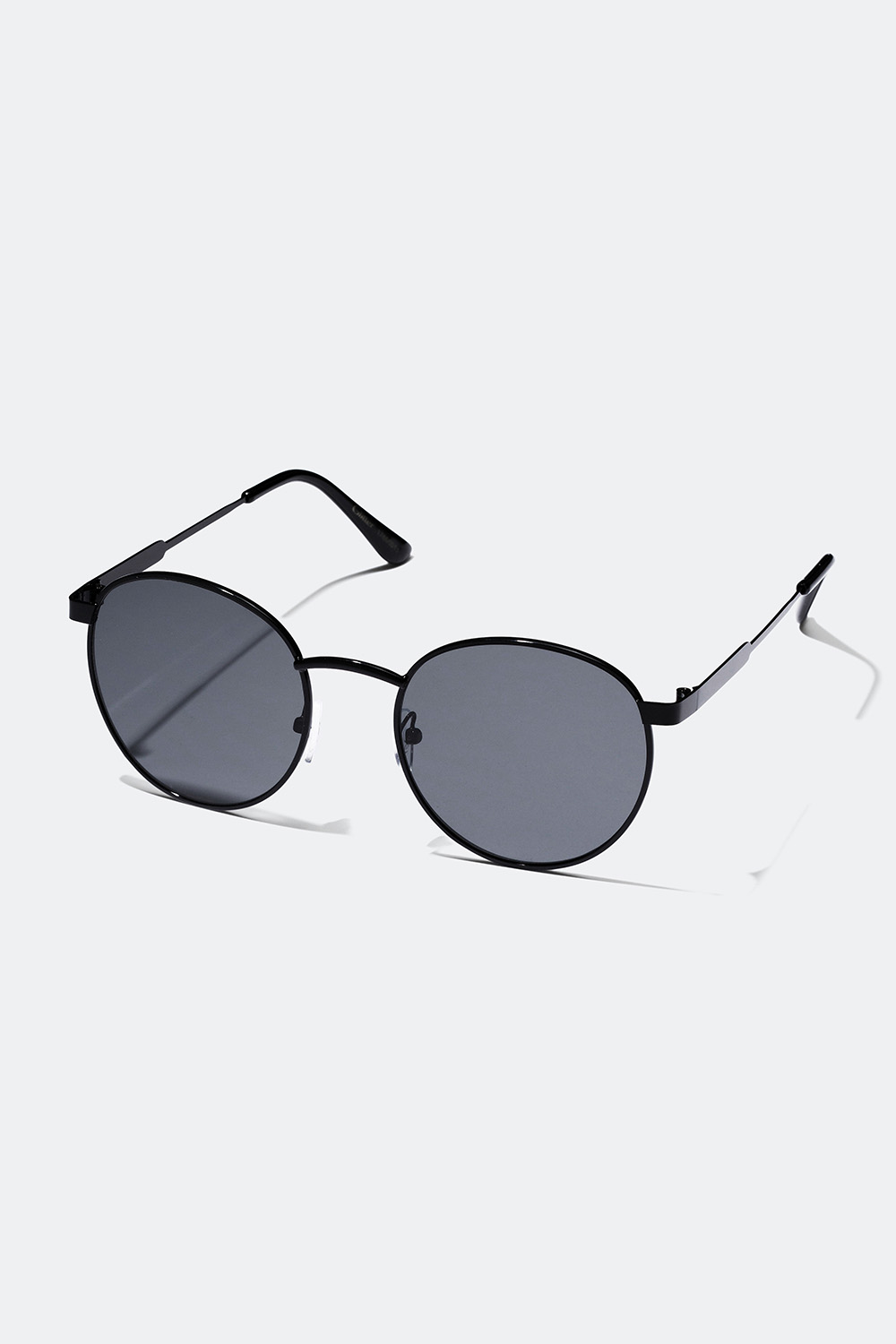 Solbriller med tyndt metalstel og rundt design i gruppen Solbriller hos Glitter (17600011)