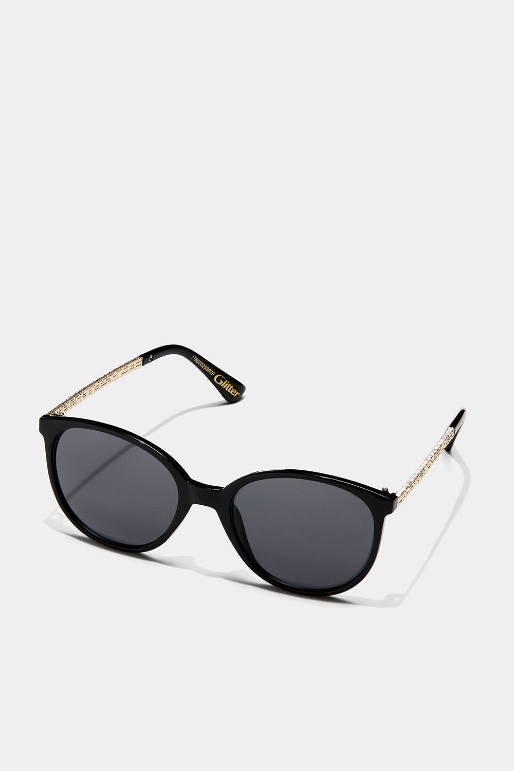 Sorte cateye-solbriller med gulddetaljer i gruppen Accessories / Solbriller hos Glitter (176000259000)