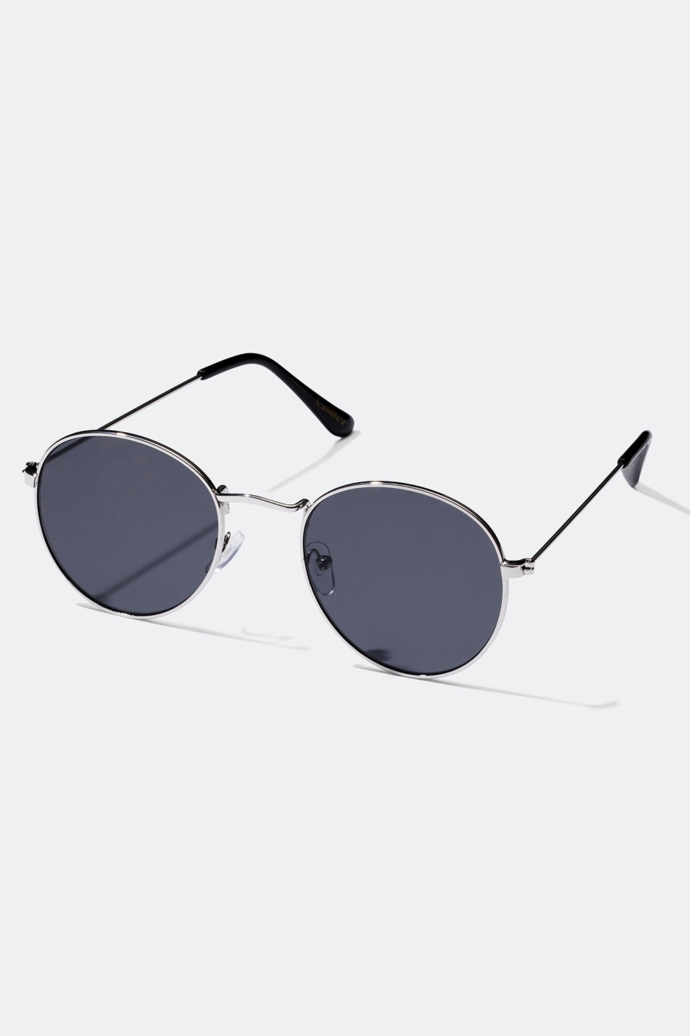Solbriller med afrundet metalstel i gruppen Accessories / Solbriller hos Glitter (176000519700)