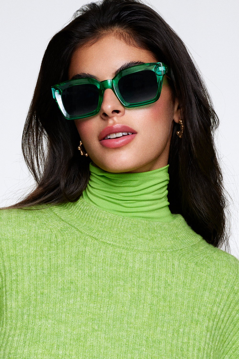 Grønne solbriller med markant stel i gruppen Solbriller hos Glitter (176000607500)