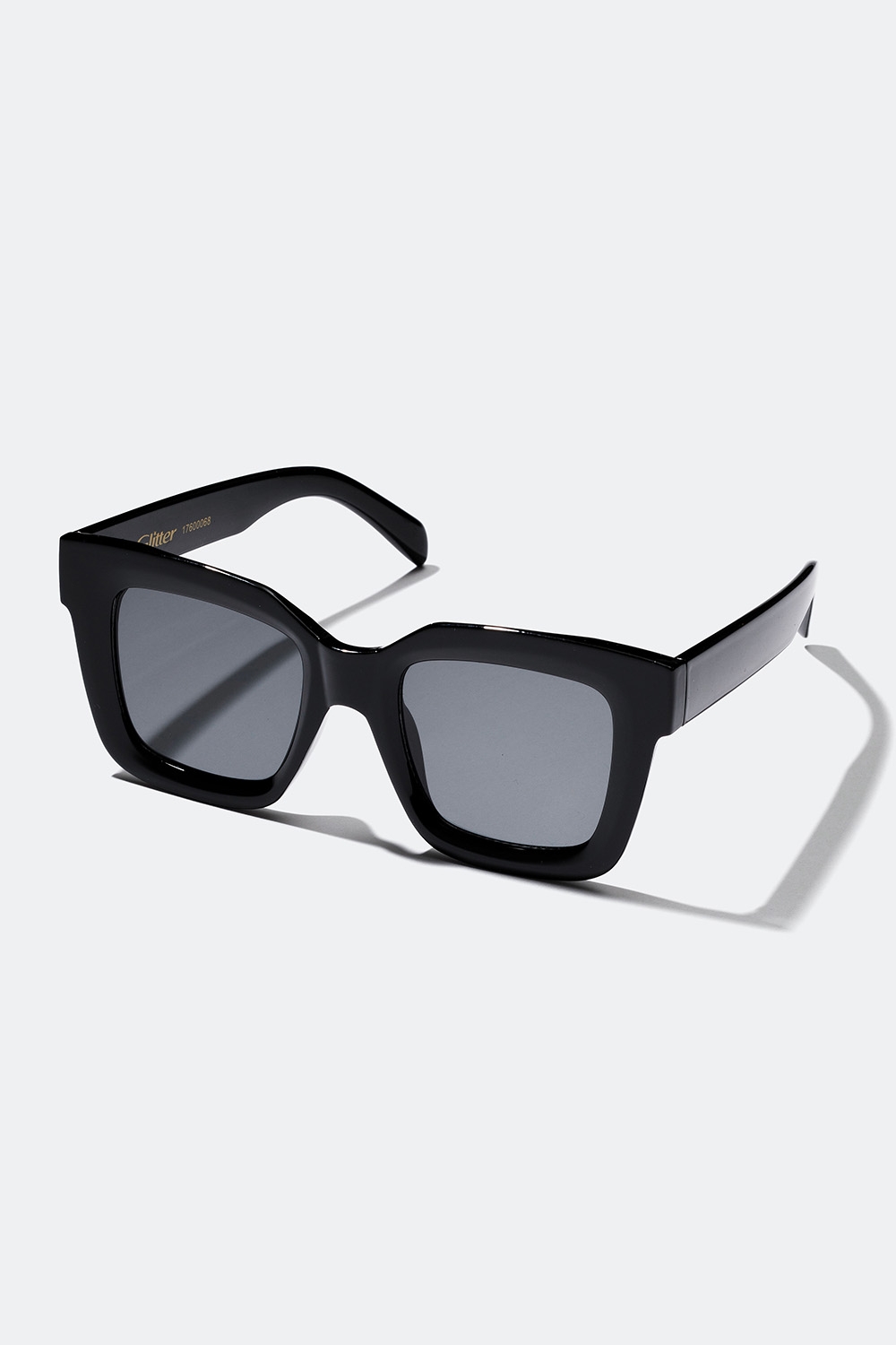 Store sorte solbriller med firkantet design i gruppen Solbriller hos Glitter (176000689000)