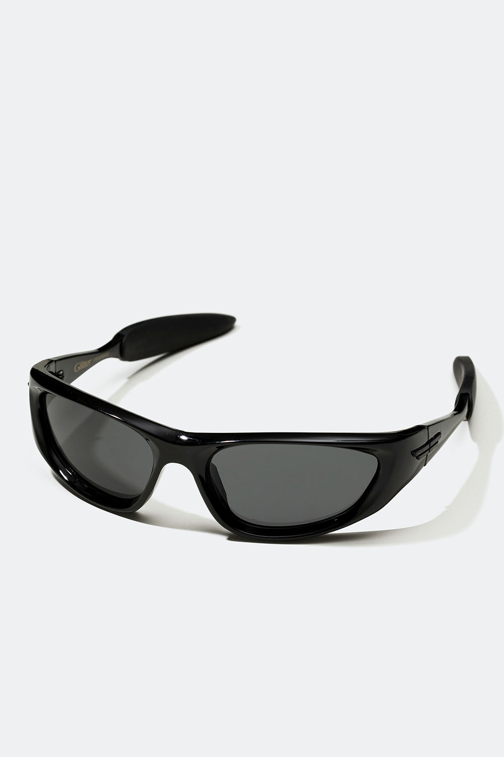 Sorte solbriller med wrap-around design i gruppen Accessories / Solbriller hos Glitter (176000889000)