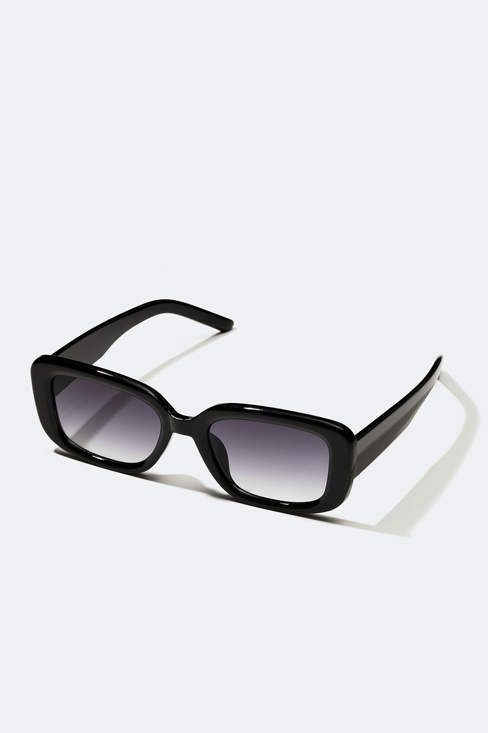 Rektangulære solbriller med sort stel i gruppen Accessories / Solbriller hos Glitter (176000909000)