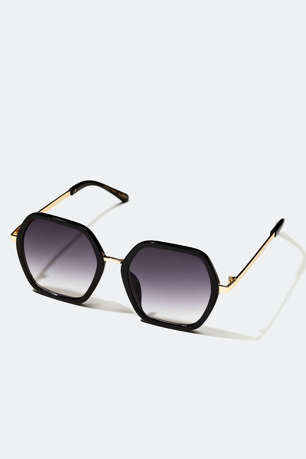 Store solbriller med sort stel i gruppen Accessories / Solbriller hos Glitter (176001179000)