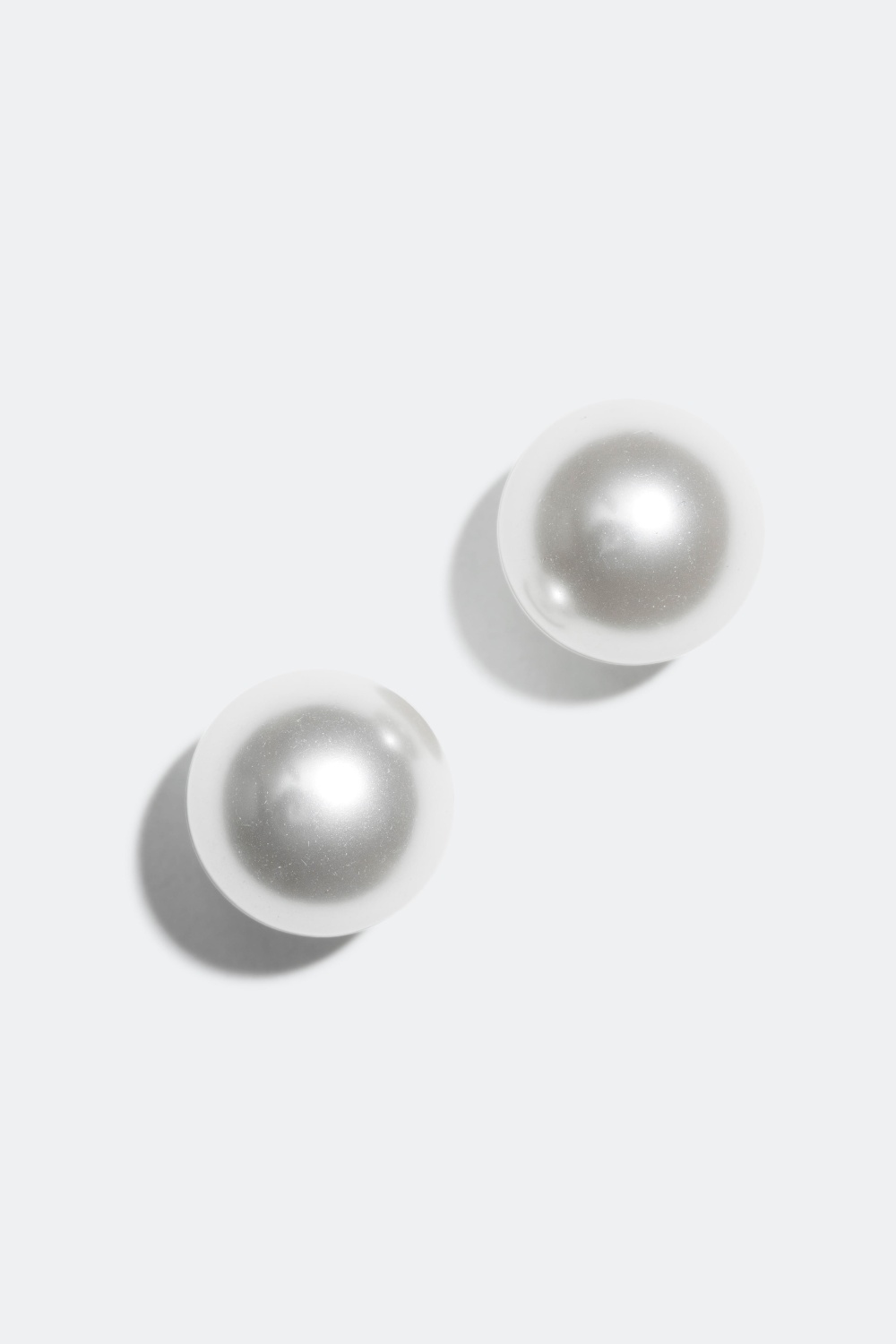 Sølvøreringe med store perler i gruppen Ægte sølv / Sølvøreringe / Ørestikker hos Glitter (219185)