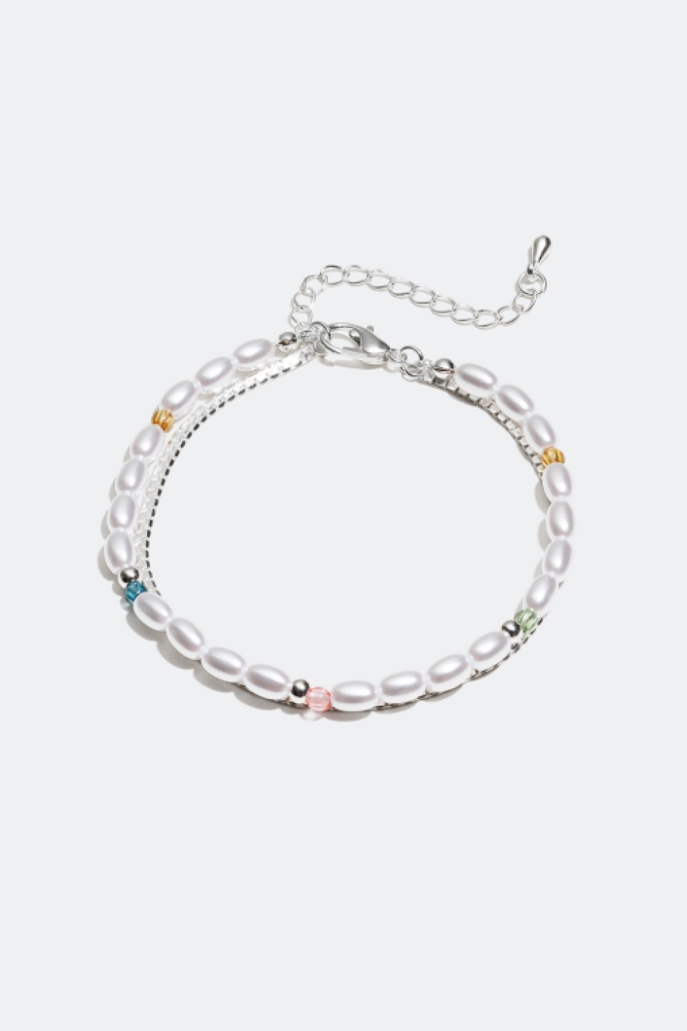 Dobbeltarmbånd med kæde og ovale perler i gruppen Smykker / Armbånd hos Glitter (25100024)