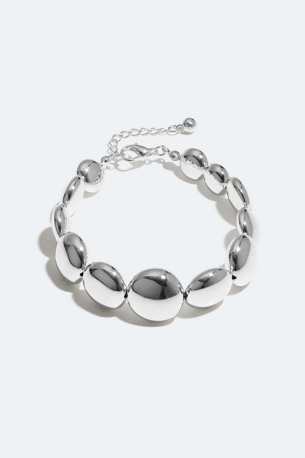 Armbånd med sølvfarvede flade perler i gruppen Smykker / Armbånd / Brede hos Glitter (251000521000)
