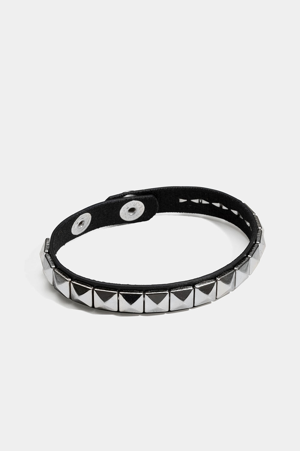 Armbånd med nitter i gruppen Smykker / Armbånd / Armbånd - unisex hos Glitter (251001221000)