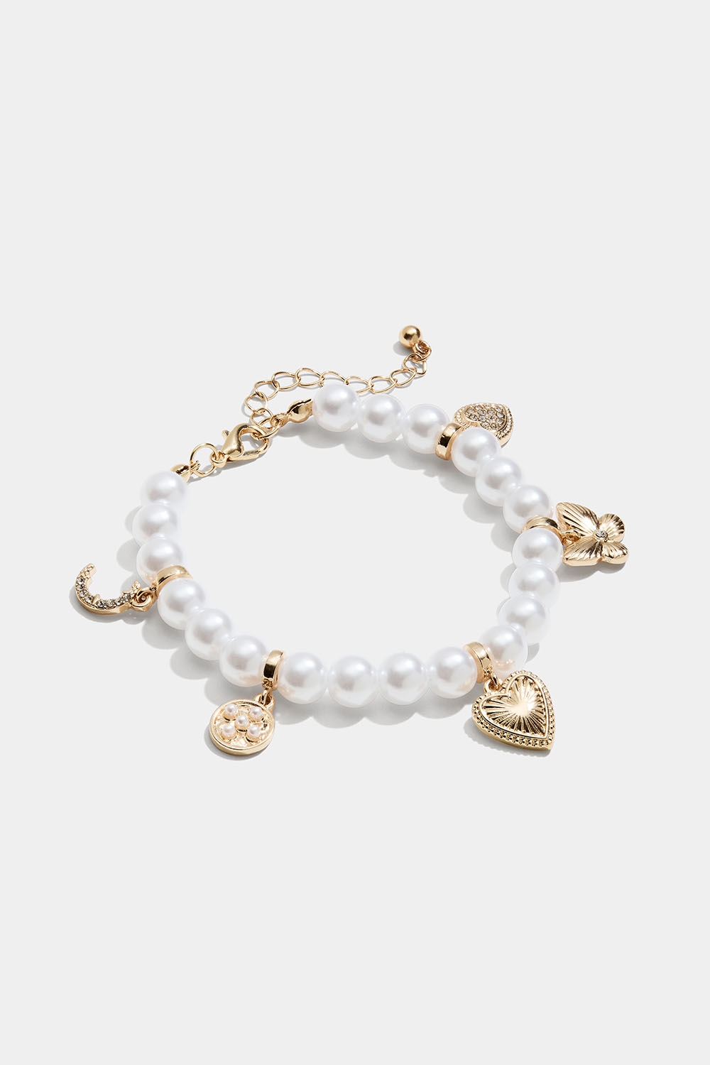 Perlearmbånd med guldfarvede charms i gruppen Smykker / Armbånd hos Glitter (251001462002)