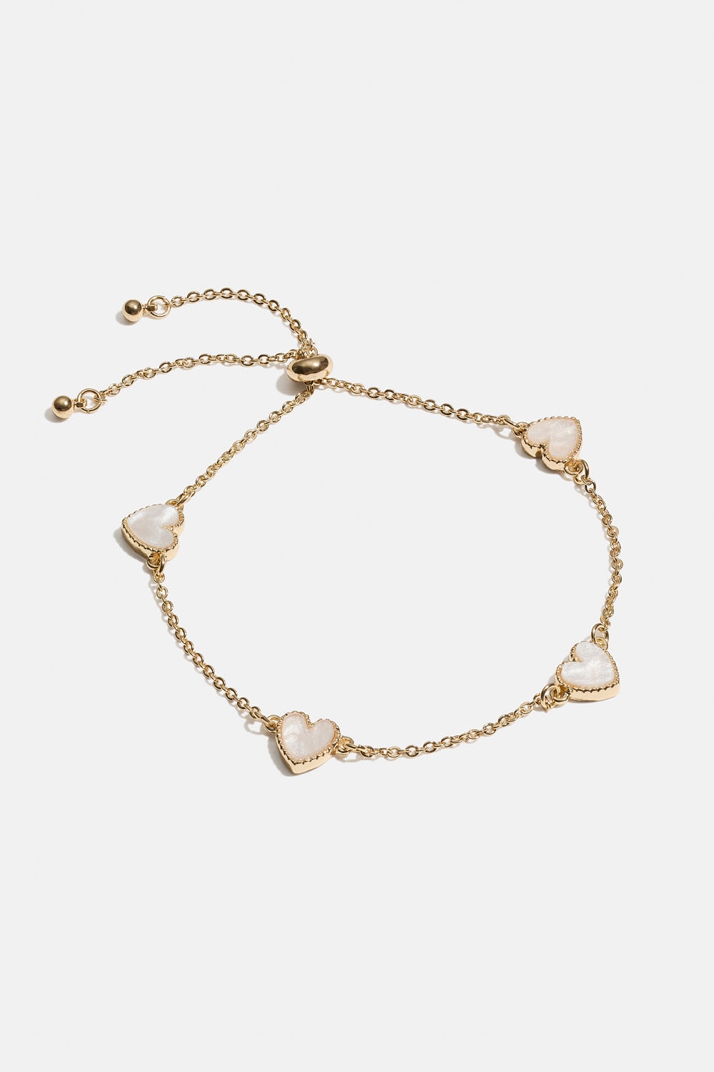 Guldfarvet armbånd med hvide hjerter i gruppen Smykker / Armbånd hos Glitter (251001653002)