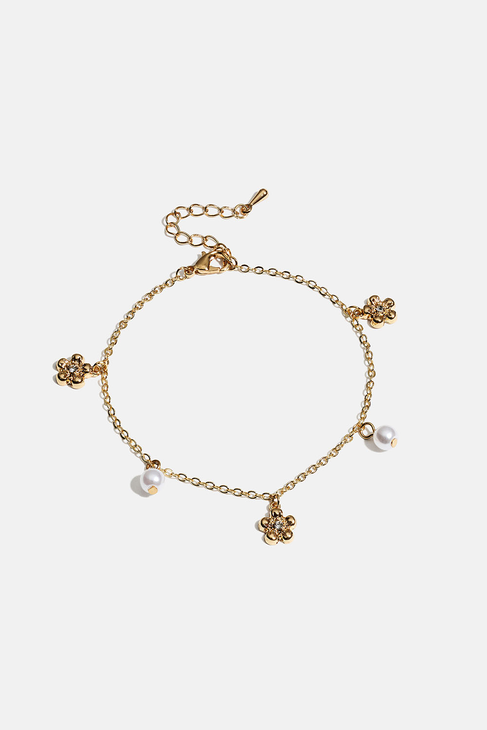 Guldfarvet armbånd med blomster og hvide perler i gruppen Smykker / Armbånd / Tynde hos Glitter (251001952002)