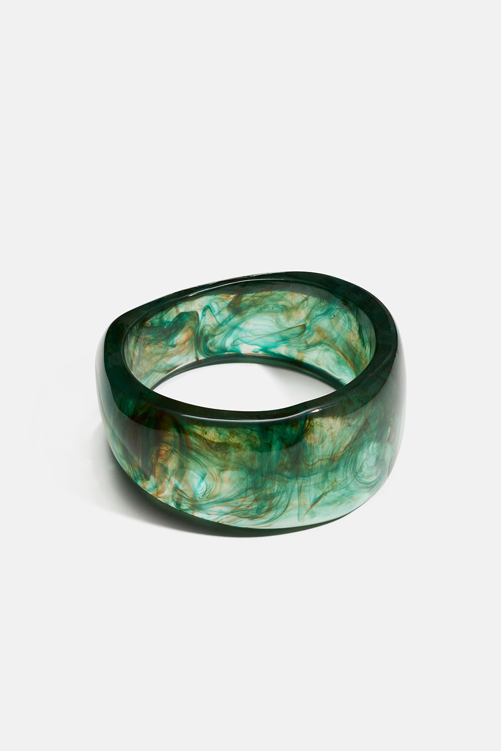 Bred bangle i grønmeleret farve i gruppen Smykker / Armbånd / Brede hos Glitter (251002127700)
