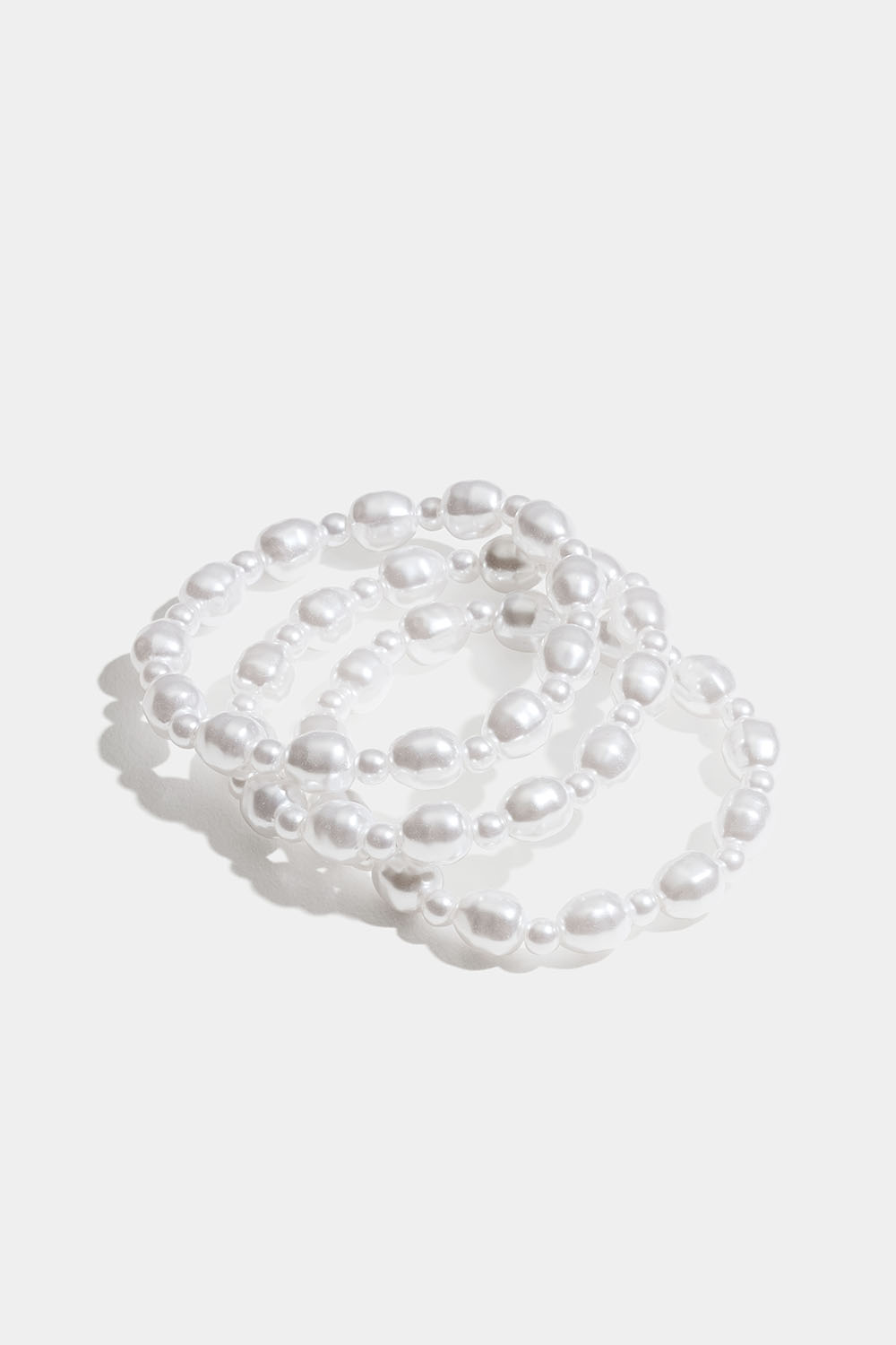 Elastiske armbånd med hvide perler, 3-pak i gruppen Smykker / Armbånd / Flerpak hos Glitter (251002273000)