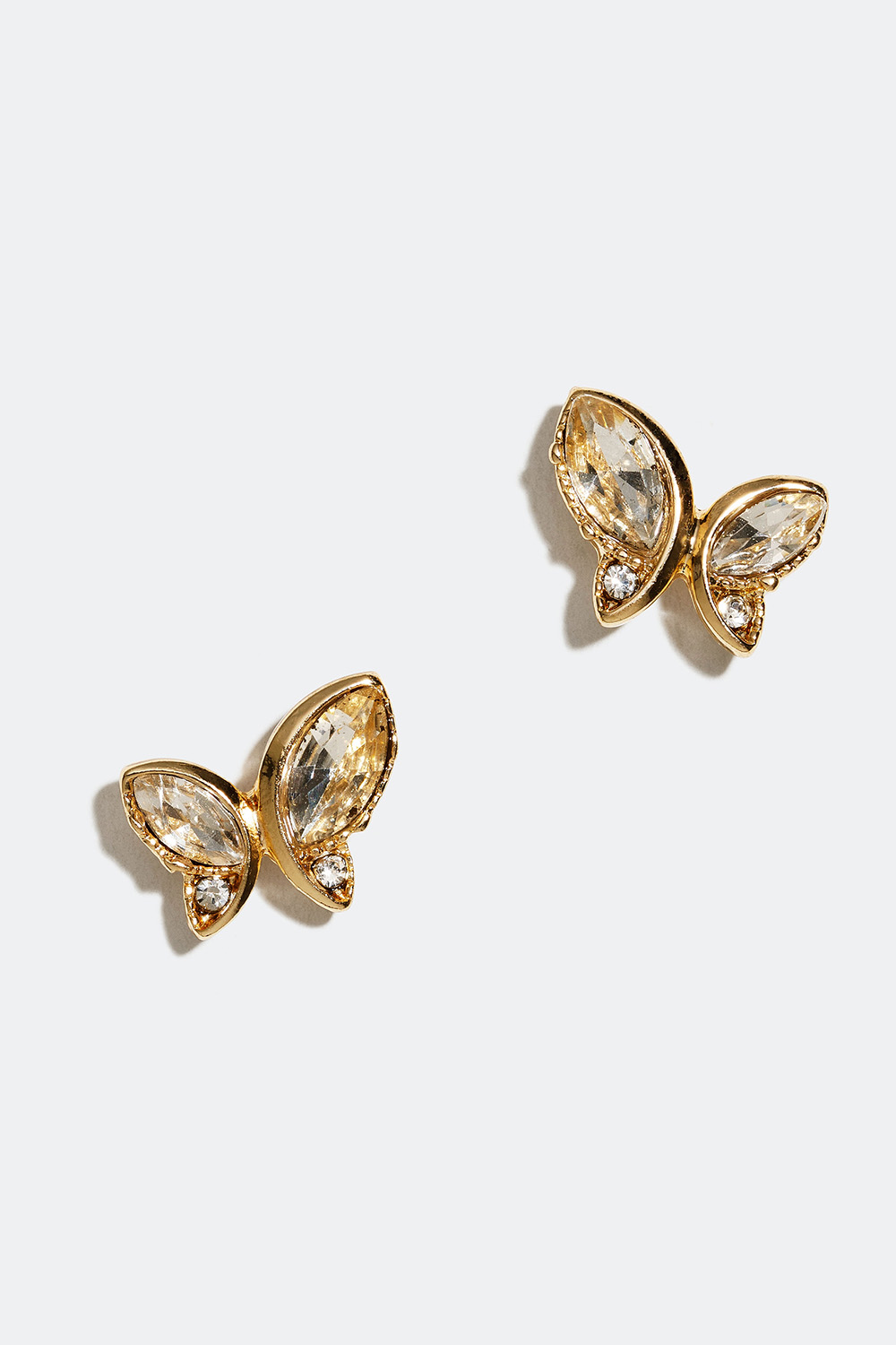Guldfarvede øreringe med sommerfugle og glassten i gruppen Smykker / Øreringe / Ørestikker hos Glitter (253003360202)