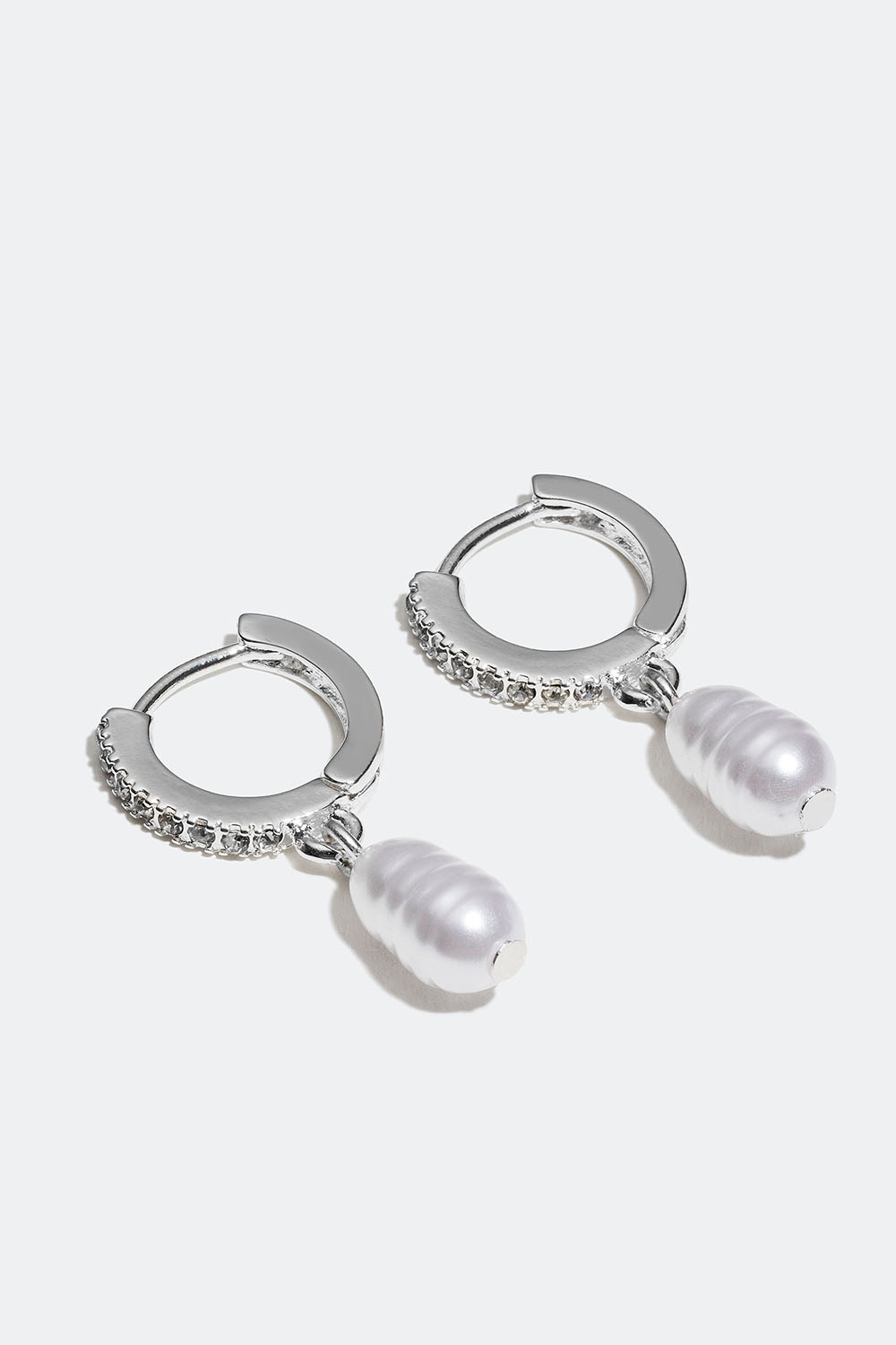 Små hoops med glassten og perler i gruppen Smykker / Øreringe / Hoops / Hoops med vedhæng hos Glitter (253005591001)