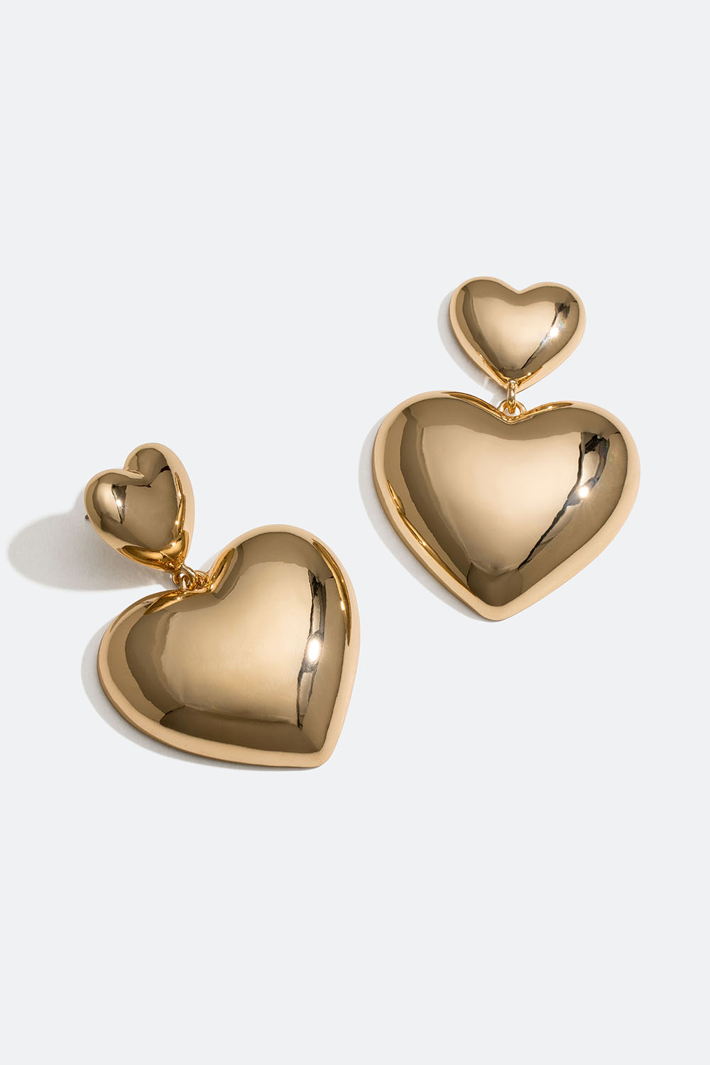 Store guldfarvede øreringe med hjerter i gruppen Smykker / Øreringe hos Glitter (253005632002)