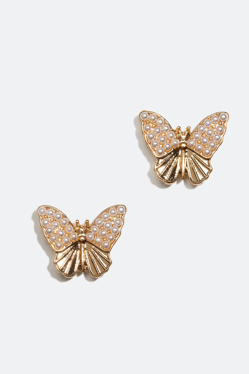 Guldfarvede ørestikker med sommerfugle og perler i gruppen Smykker / Øreringe / Ørestikker hos Glitter (253005732002)