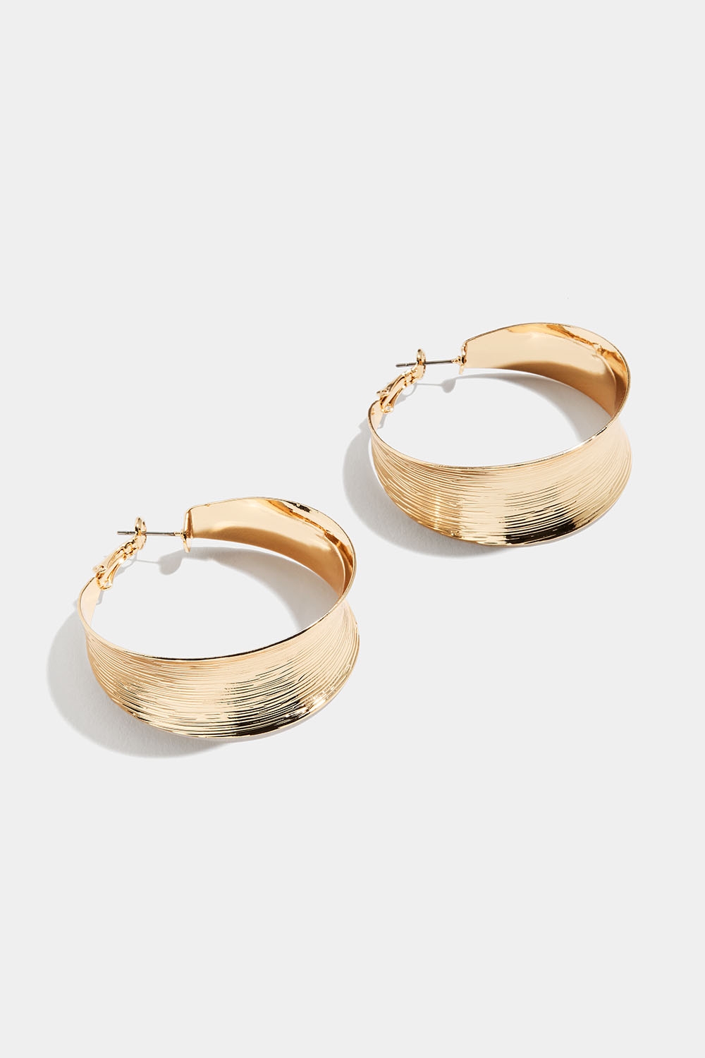 Oversize hoops, guldfarvede i gruppen Smykker / Øreringe / Hoops hos Glitter (253009082002)