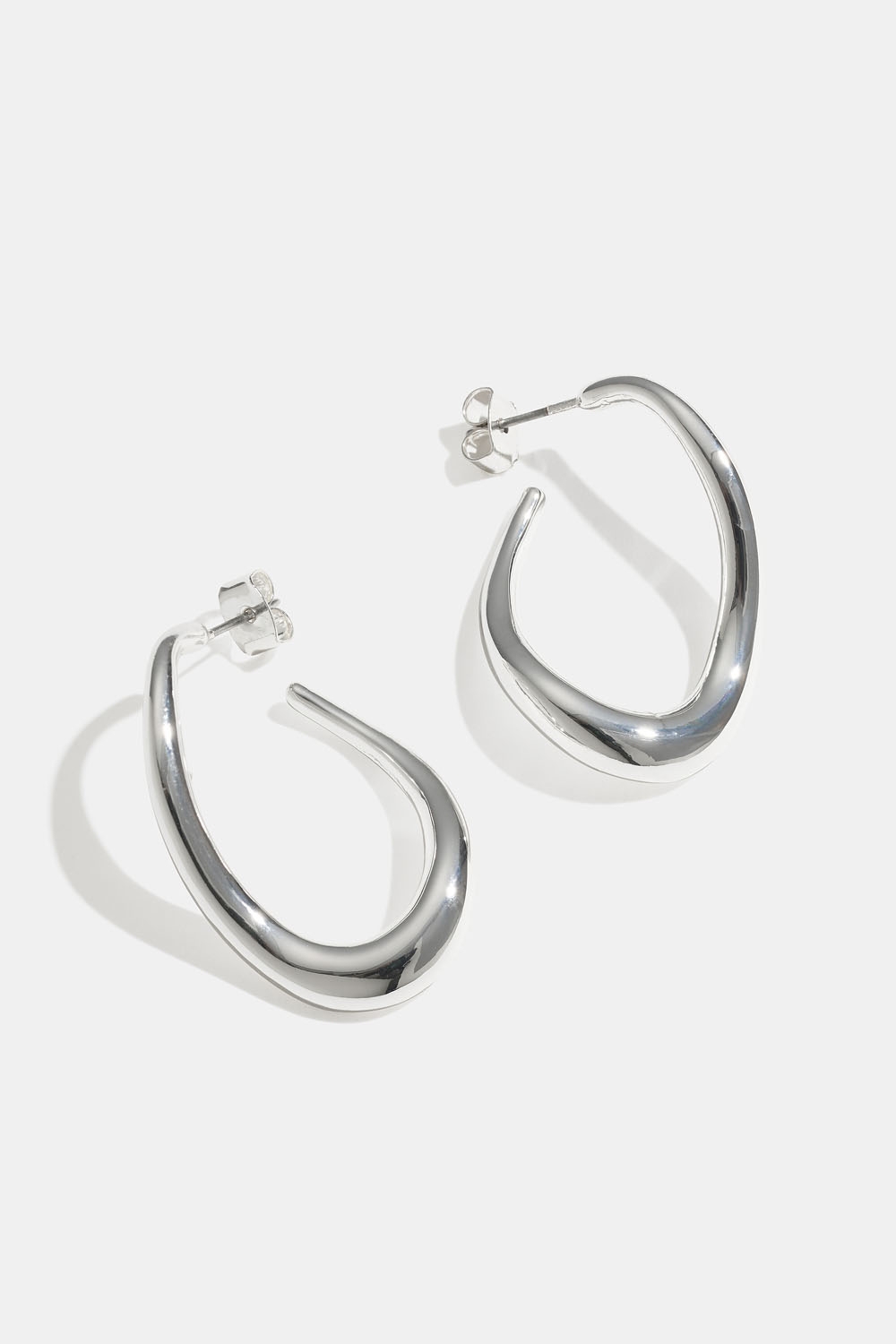 Hoops med bølget form i gruppen Smykker / Øreringe / Hoops hos Glitter (253009511001)