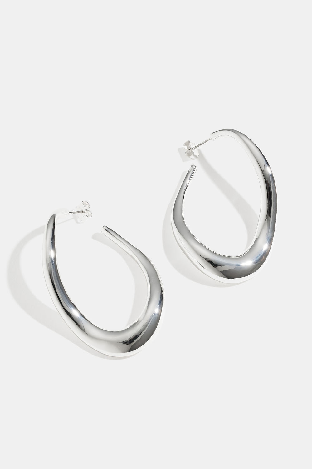Store hoops med bølget form i gruppen Smykker / Øreringe / Hoops hos Glitter (253009521001)