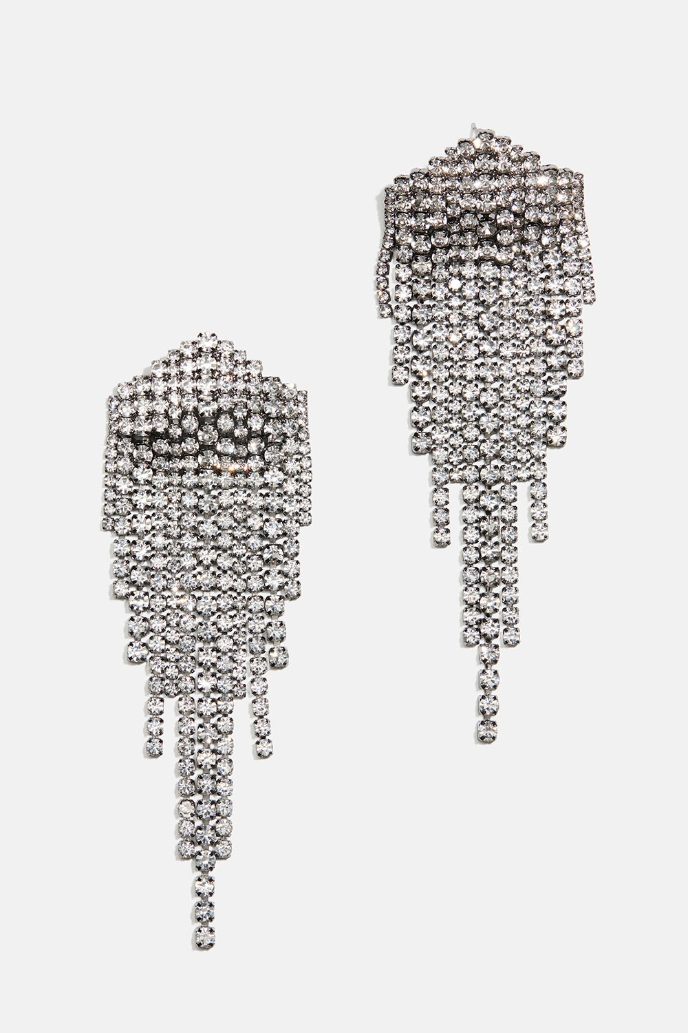 Mørkegrå, kantede rhinsten-øreringe i gruppen Smykker / Øreringe / Similiøreringe hos Glitter (253010180200)