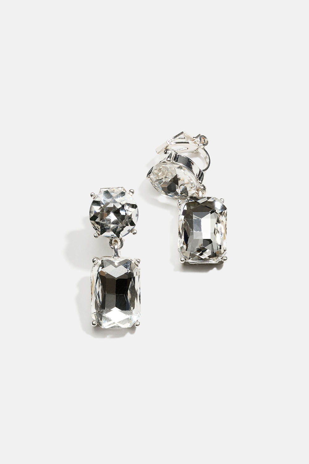 Clipsøreringe med hvide glassten i gruppen Smykker / Øreringe / Similiøreringe hos Glitter (253010220201)