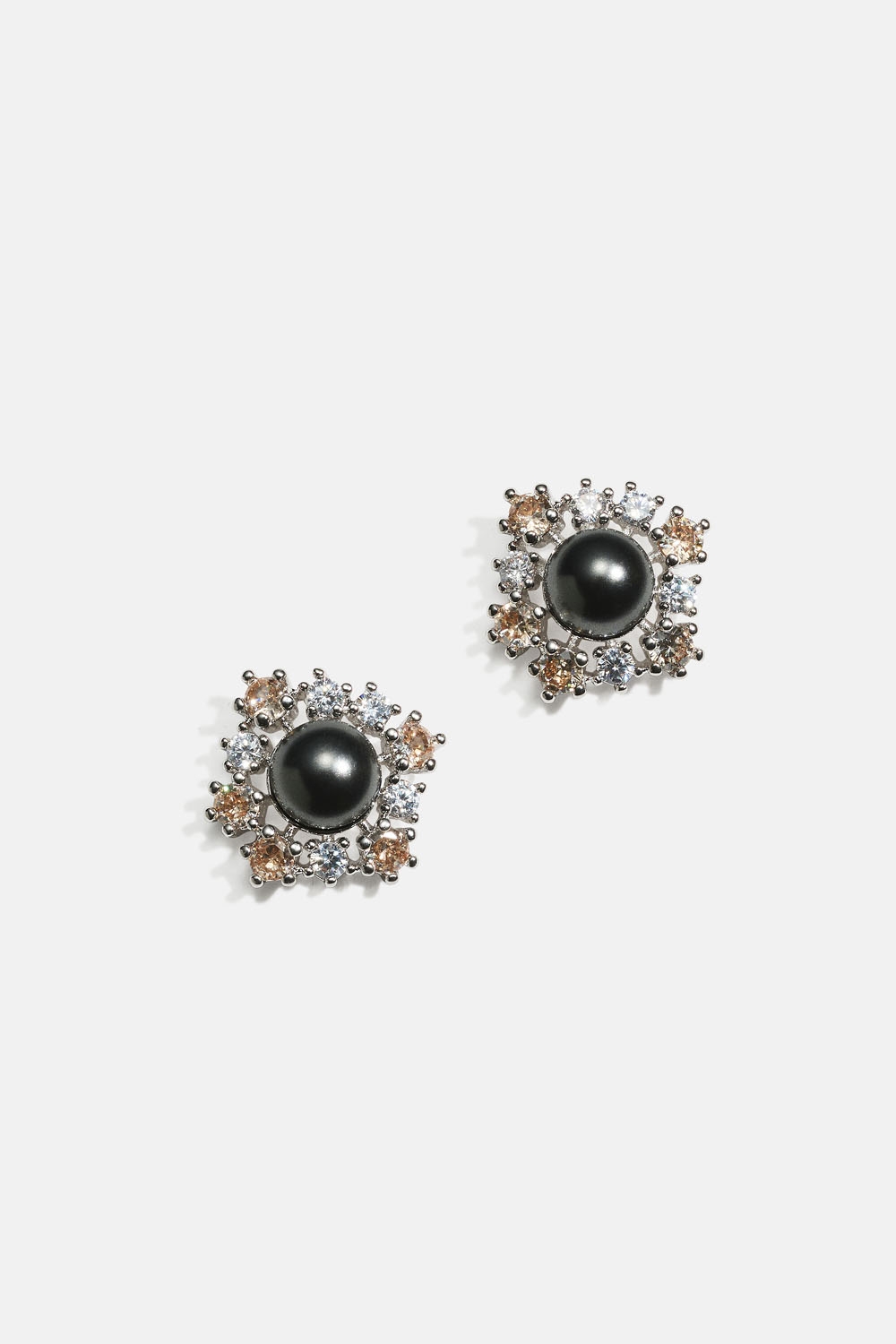 New Emily earrings - Jet Pearl i gruppen Smykker / Øreringe / Ørestikker hos Glitter (253010619001)