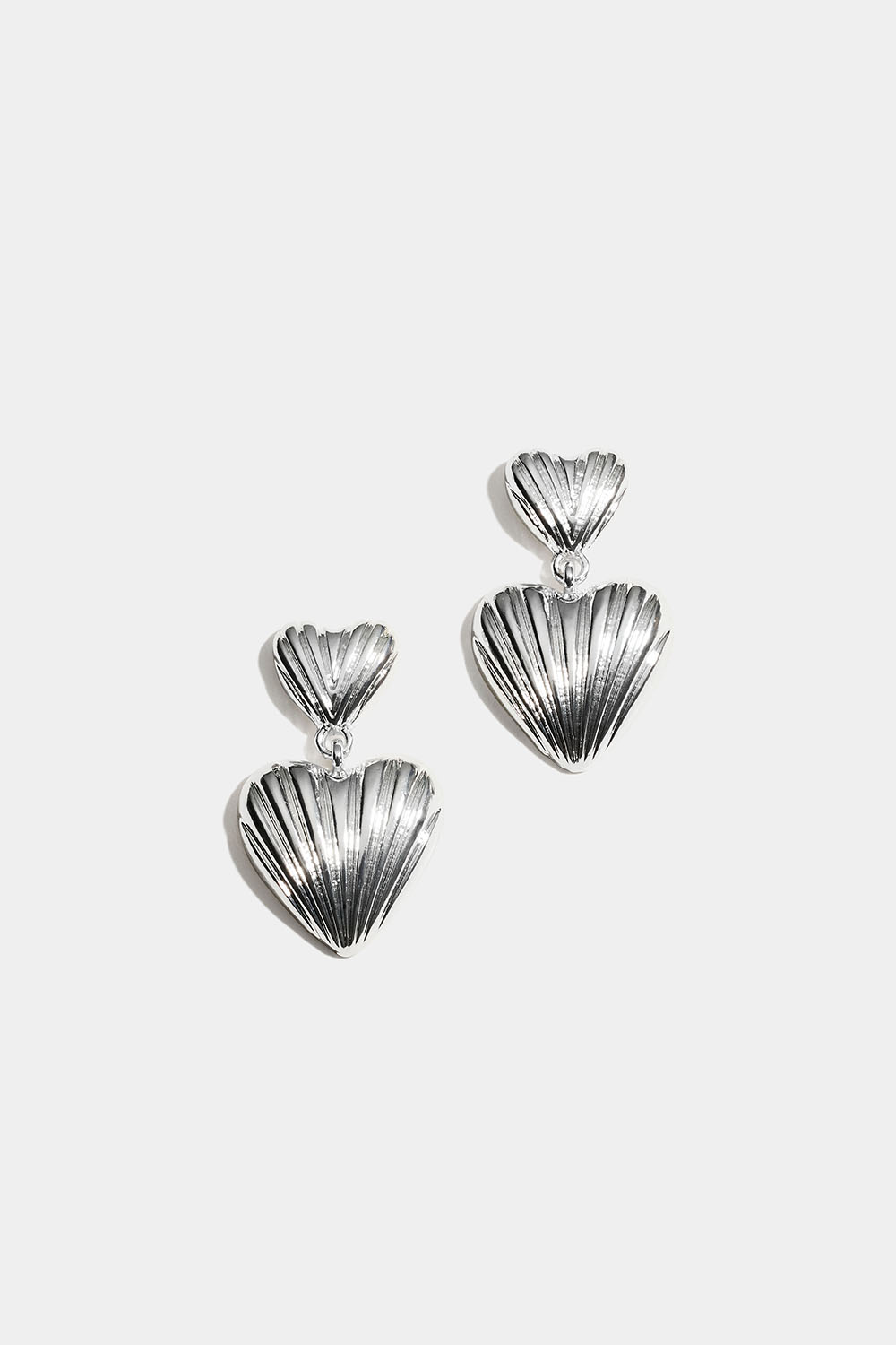 Riflede øreringe med to hjerter i gruppen Smykker / Øreringe hos Glitter (253010941001)