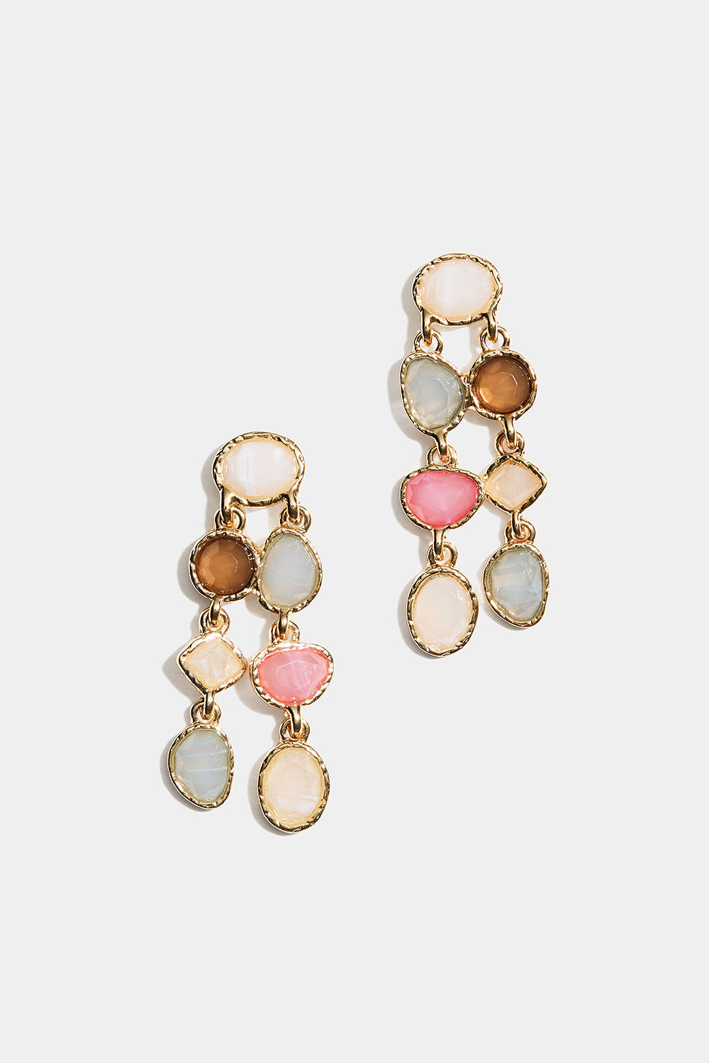 Øreringe med to vedhæng lavet af sten i forskellige farver i gruppen Smykker / Øreringe hos Glitter (253010979902)