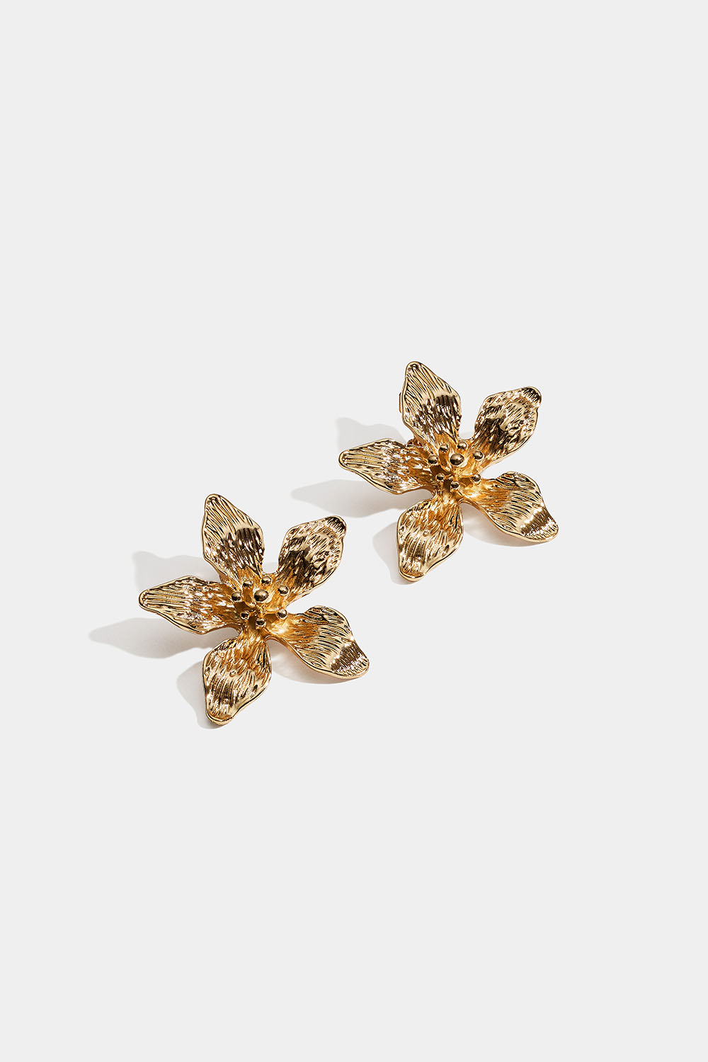 Guldfarvede clipsøreringe med blomster i gruppen Smykker / Øreringe / Clips øreringe hos Glitter (253011302002)