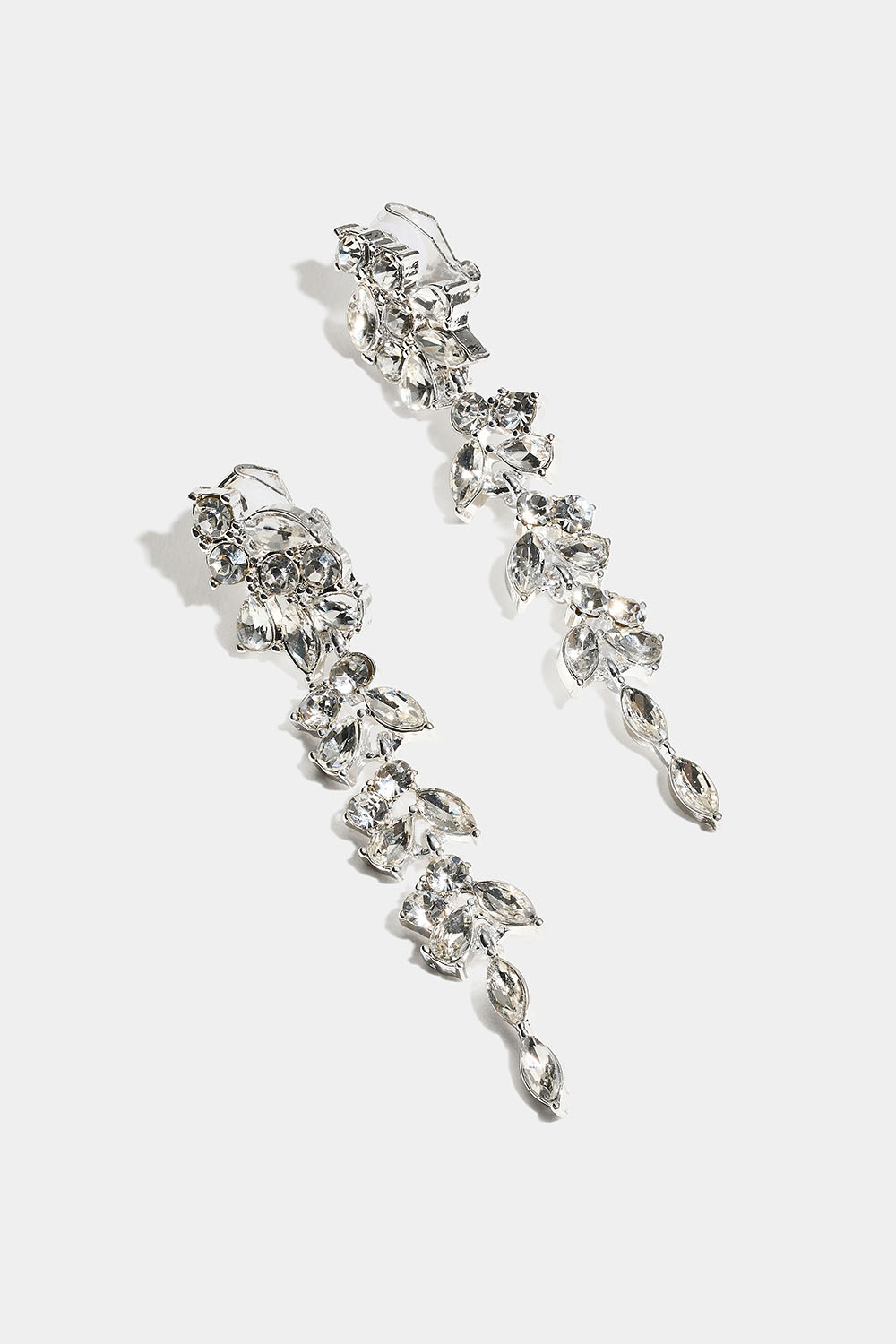 Lange klipsøreringe med klare glassten i gruppen Smykker / Øreringe / Clips øreringe hos Glitter (253011350201)