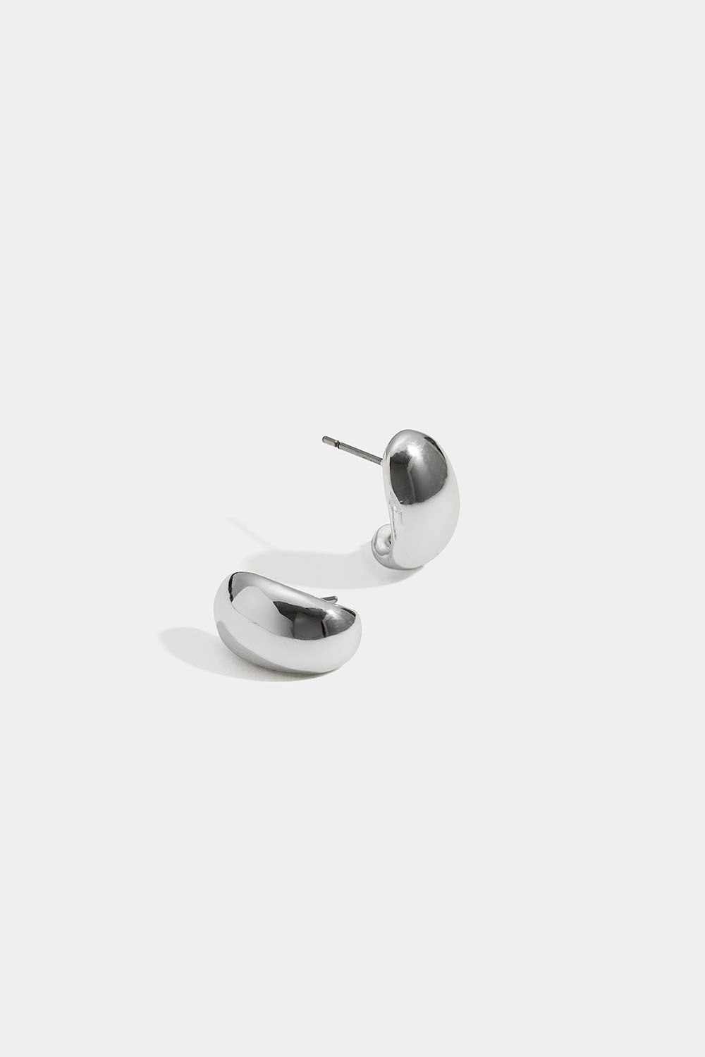 Brede nitter med skinnende design i gruppen Smykker / Øreringe hos Glitter (253011801001)