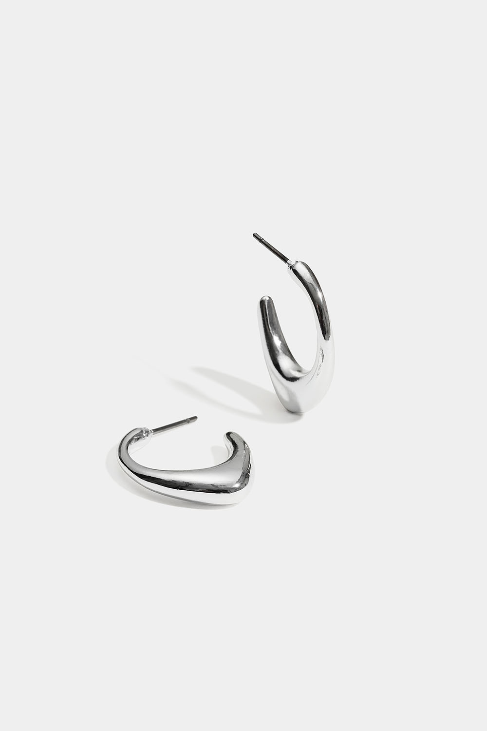 Hoops med spidst design i gruppen Smykker / Øreringe / Hoops hos Glitter (253011991001)