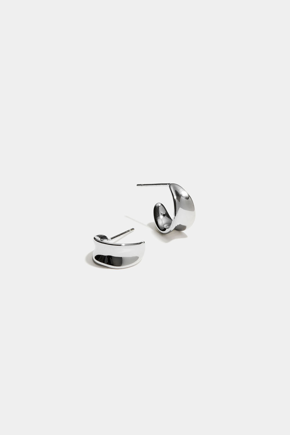 Små creoler i stå med konkavt design i gruppen Stainless Steel / Øreringe i stål hos Glitter (253012131600)