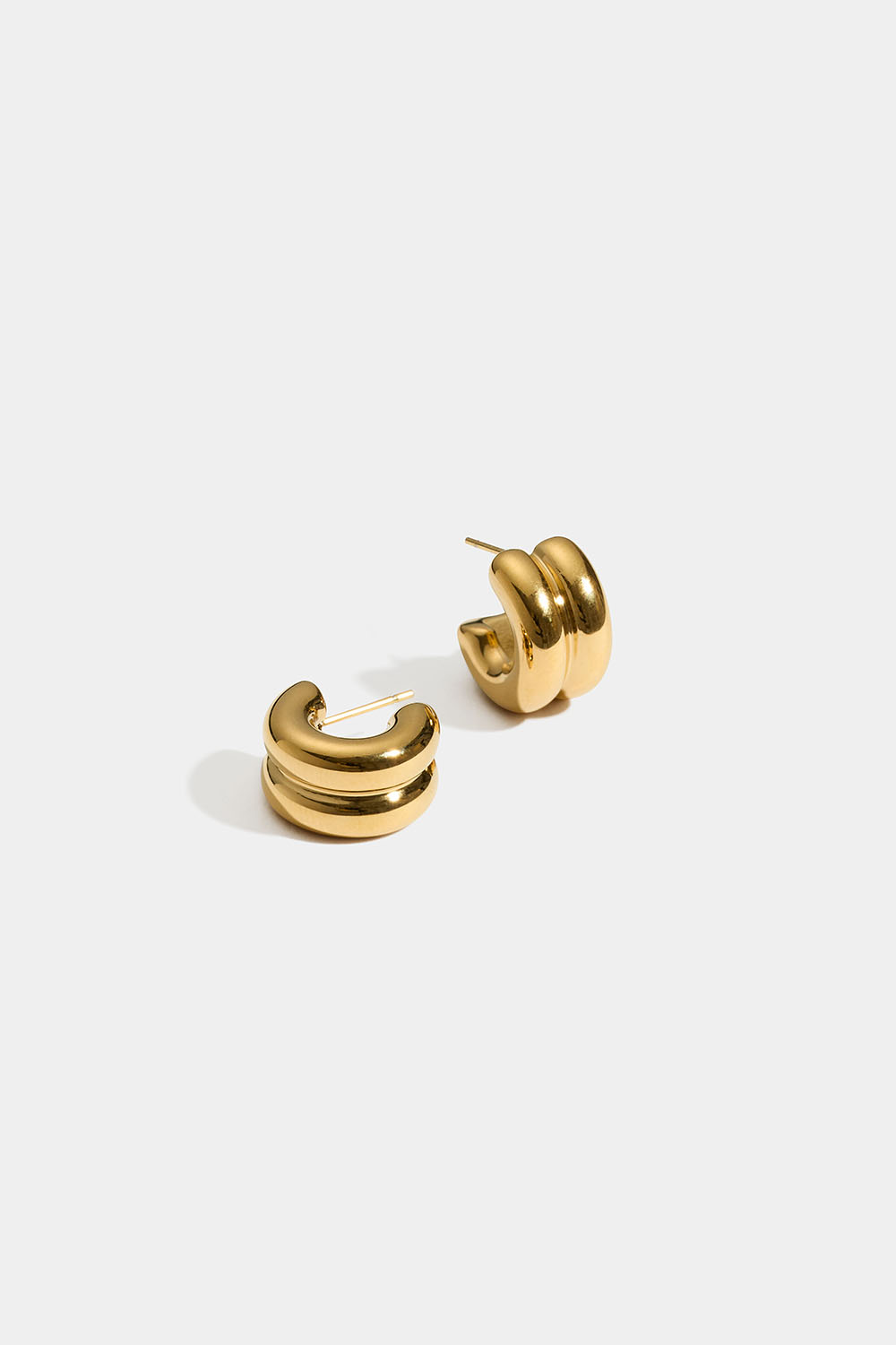 Små brede hoops i stål med 18 K guld i gruppen Stål / Øreringe i stål hos Glitter (253012262000)