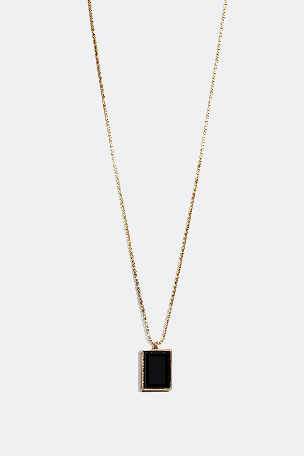 Guldfarvet kædehalskæde med sort glassten i gruppen Smykker / Halskæder / Halskæder med vedhæng hos Glitter (254000732000)