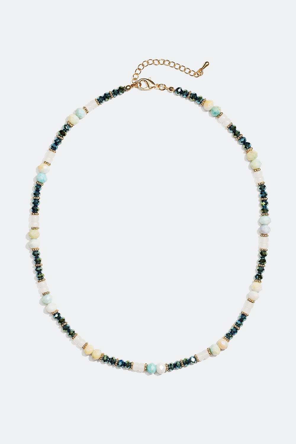 Halskæde med et mix af grønne perler i gruppen Smykker / Halskæder hos Glitter (254001509902)