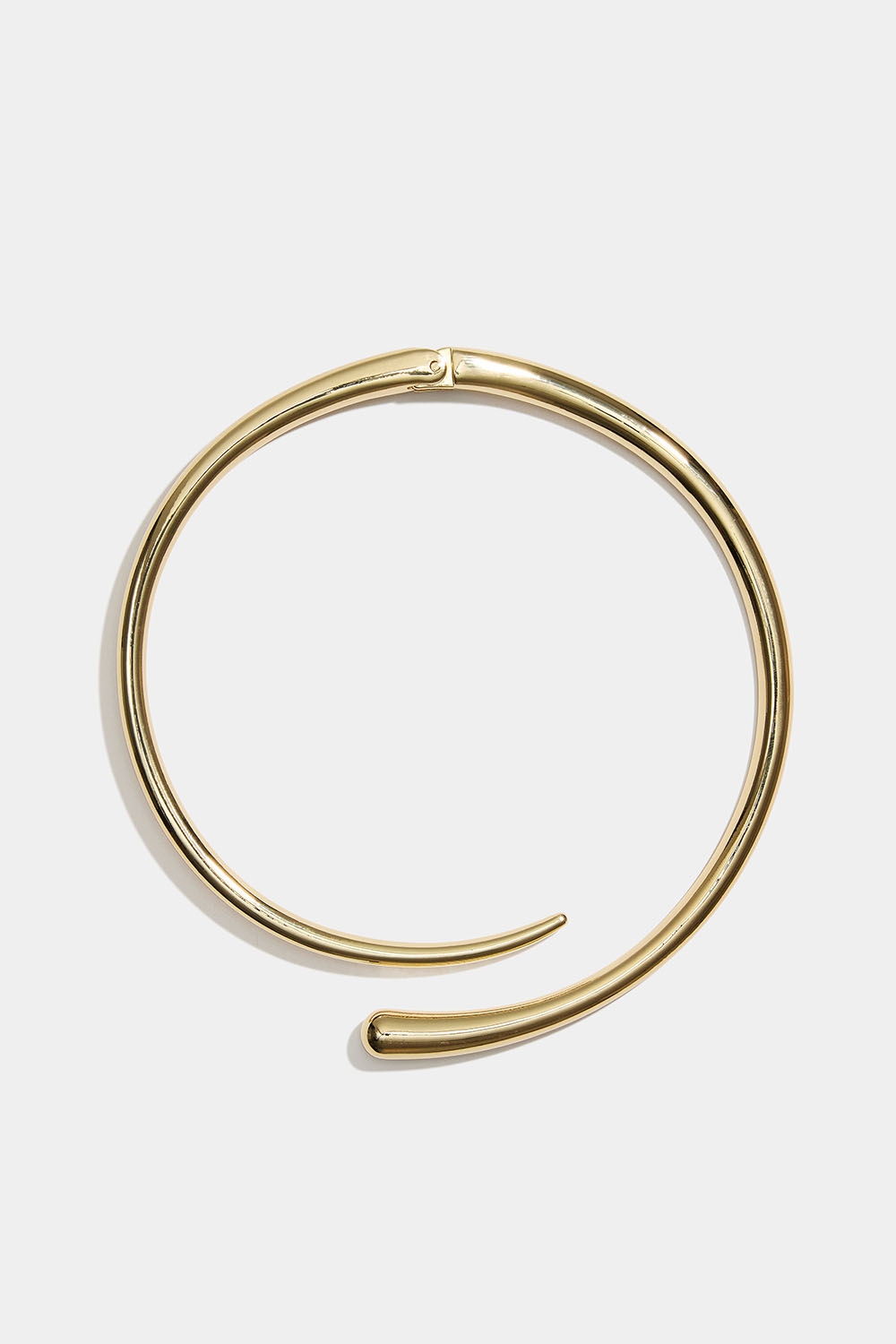 Guldfarvet fast halskæde med blondedesign i gruppen Store week / hos Glitter (254002362002)