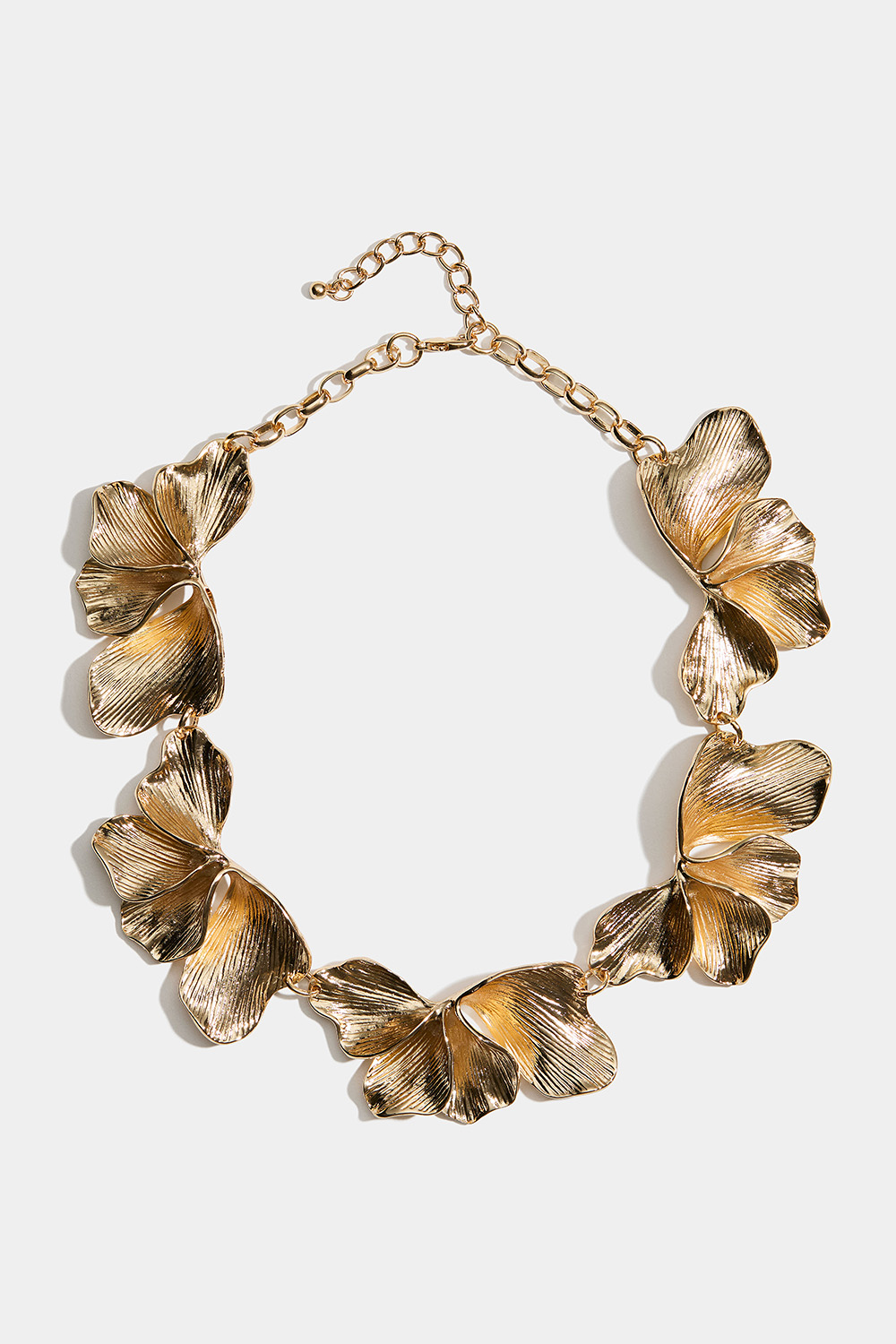 Guldfarvet halskæde med stort blomsterblad i gruppen Smykker / Halskæder hos Glitter (254002602002)