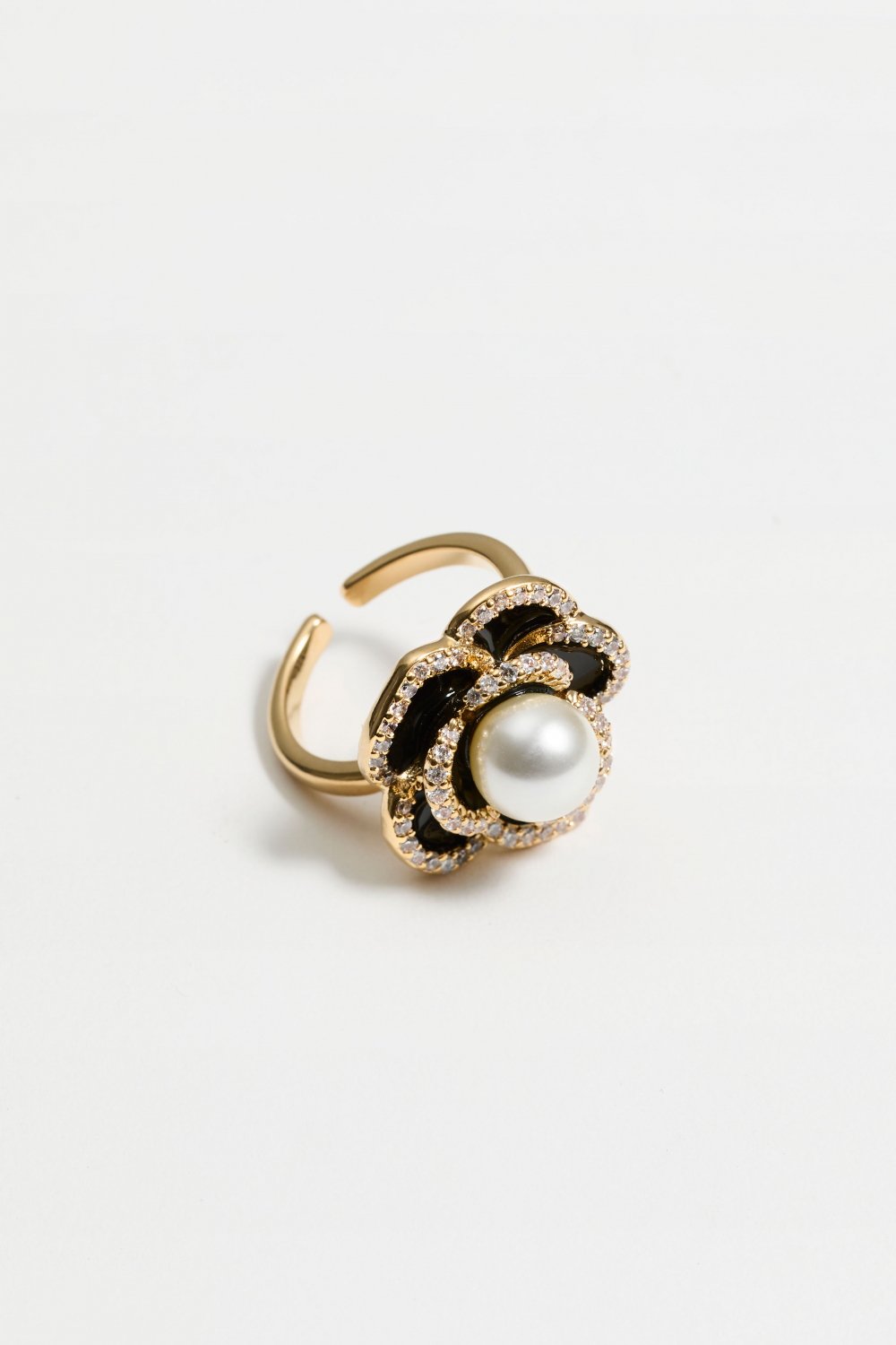 Coco rose-ring - Jet/elfenbensperle i gruppen Smykker / Ringe / Similiringe hos Glitter (256000349002)