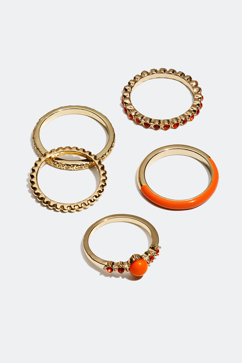 Guldfarvede ringe med detaljer i orange, 5-pak i gruppen Smykker / Ringe / Flerpak hos Glitter (256000624)