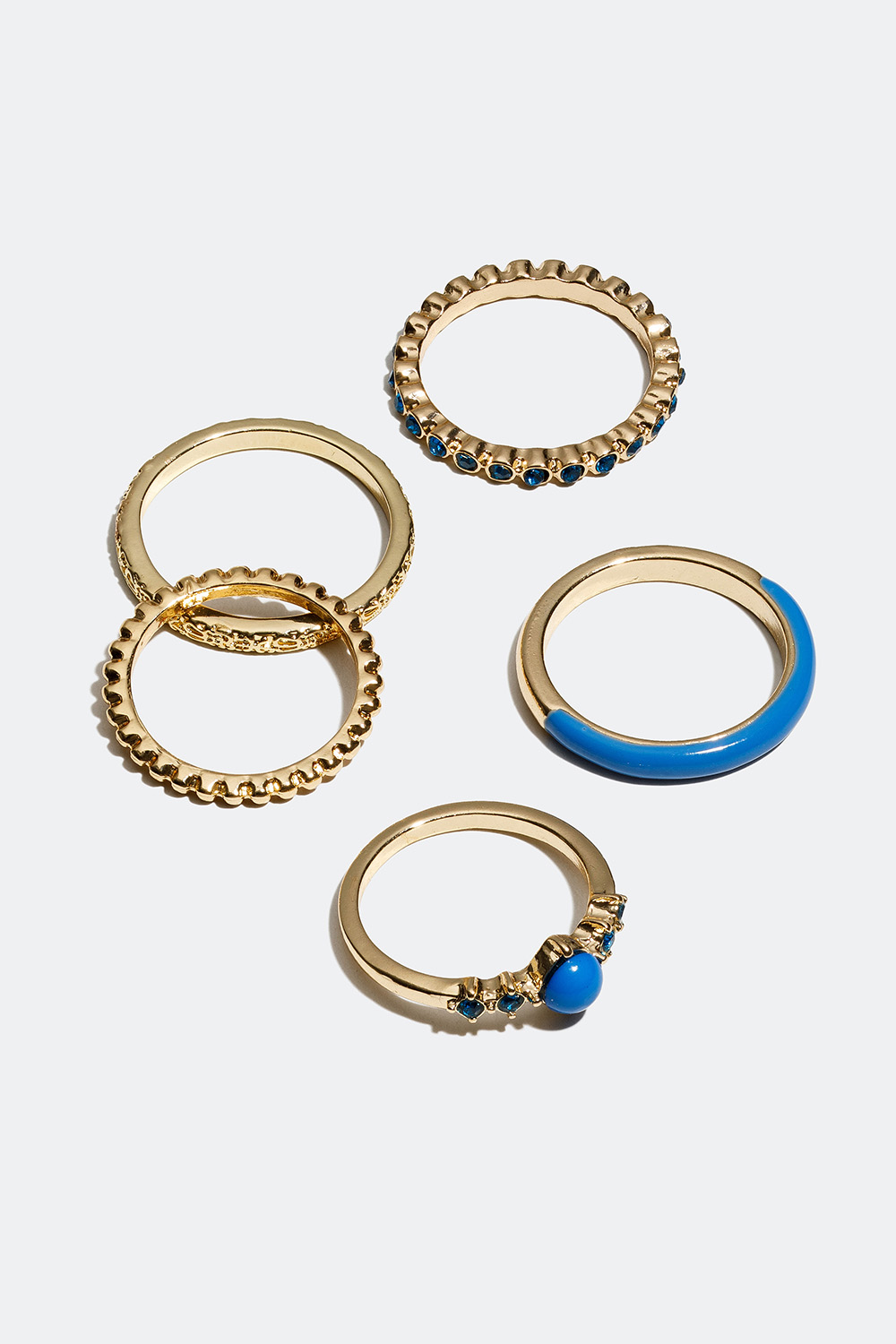 Guldfarvede ringe med detaljer i blåt, 5-pak i gruppen Smykker / Ringe / Flerpak hos Glitter (256000627)