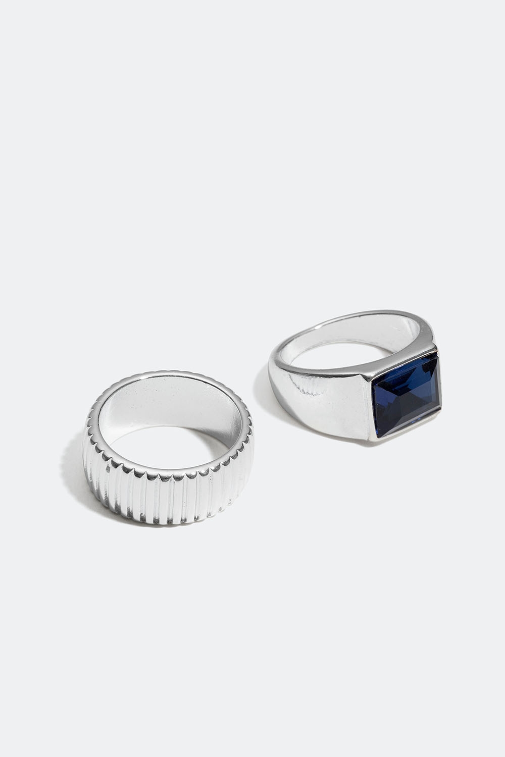 Brede ringe med riflet design og blå detaljer, 2-pak i gruppen Smykker / Ringe / Flerpak hos Glitter (25600090)