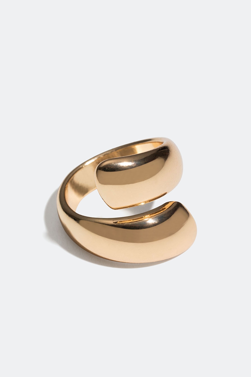 Guldfarvet ring med wrap-design i gruppen Smykker / Ringe hos Glitter (256000932)
